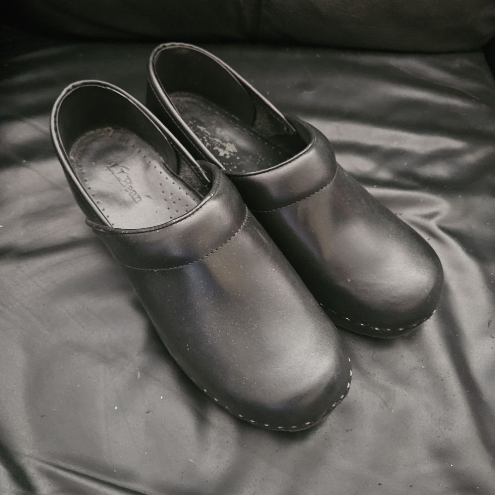 L.L. BEAN Nursing Doctor Occupational  Clogs Leather Shoes WOMENS Sz6.5 US